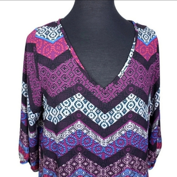 Renee c. | V-Neck 3/4 Sleeve Multi Color Chevron Top - Picture 3 of 6